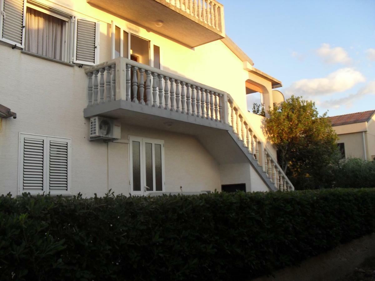 Apartment Zdenka Povljana Εξωτερικό φωτογραφία